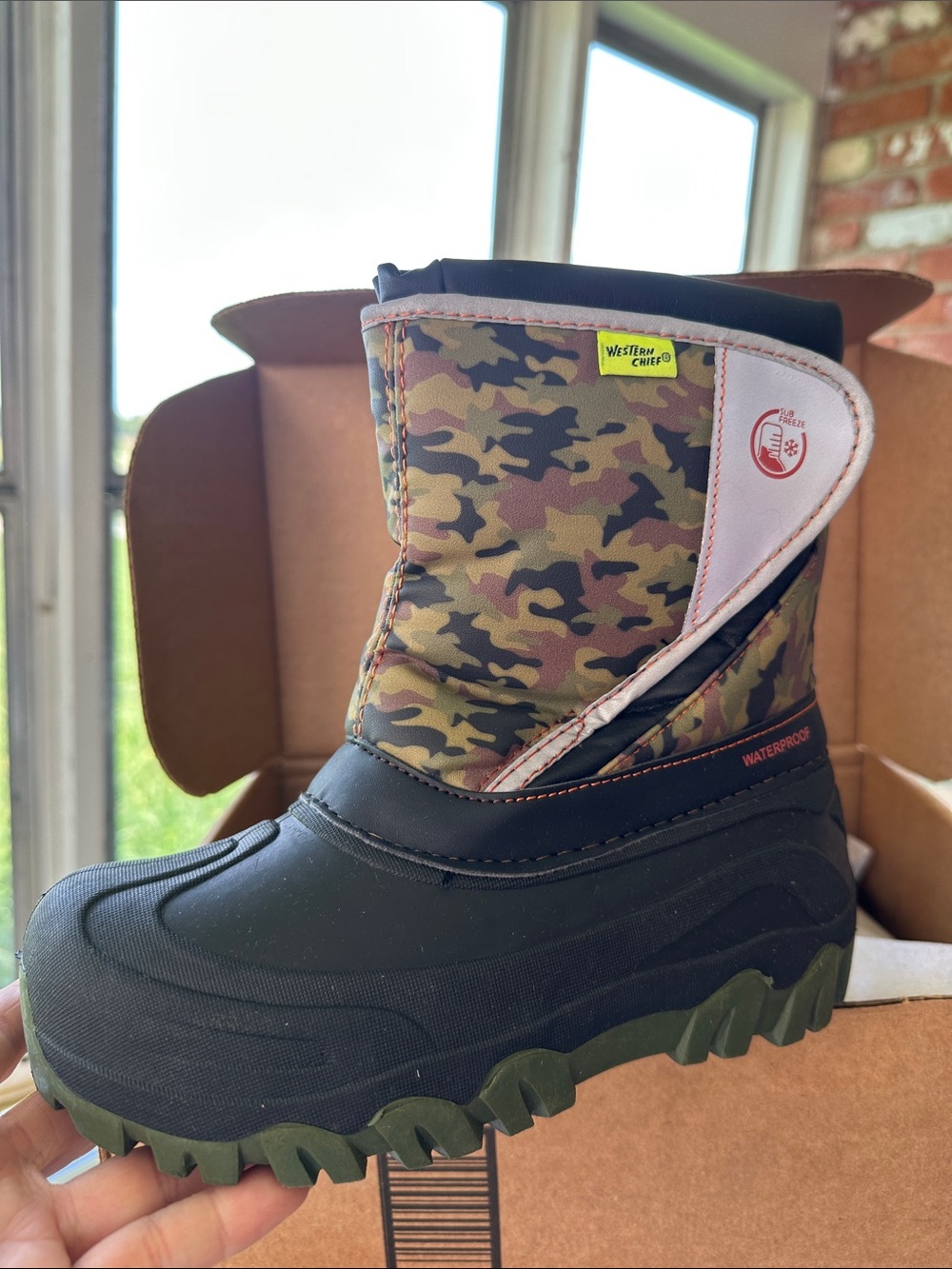 Western Chief Sub Zero Waterproof Snow Boot in Camo Kid Sz 2